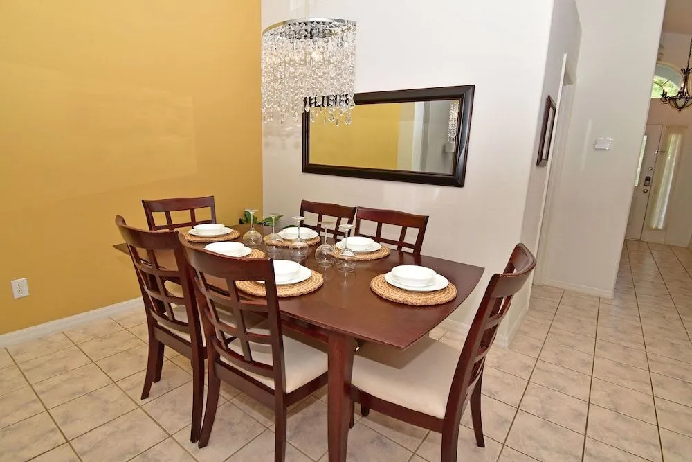 2683OL Jagu s Place 5 Br townhouse by RedAwning