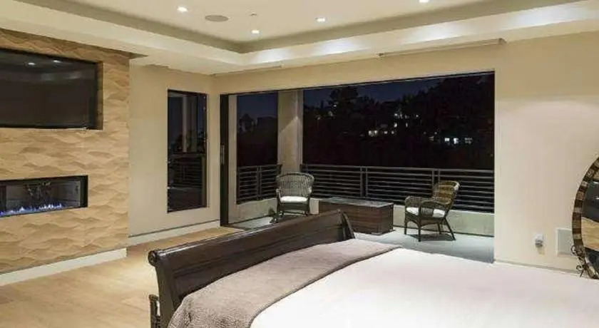 Zorada - Private Hollywood Hills Luxury With Endless Amenities and City Views