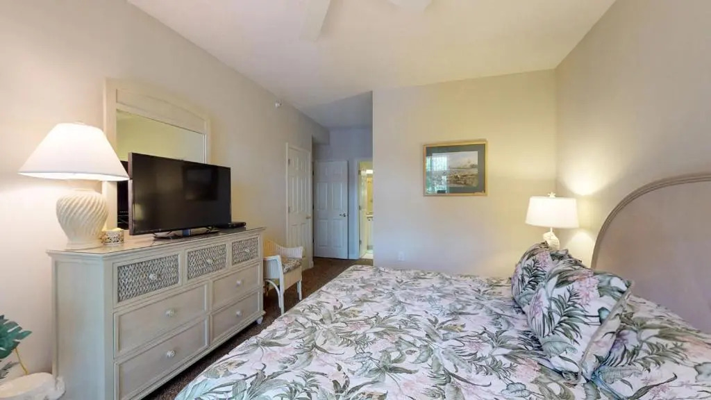 7655 Huntington Villas