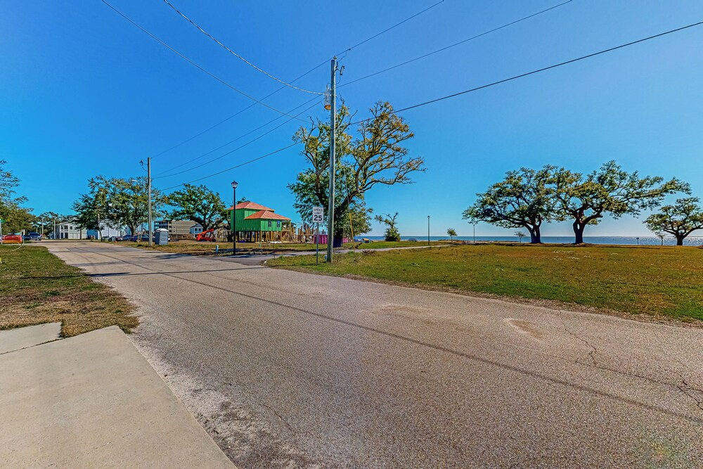 3BR Home Near Beach w/ Views, Deck & Grill