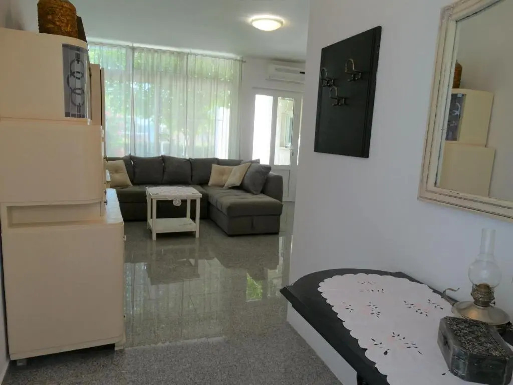 Apartmani Novi Vinodolski 32706 - Radmila