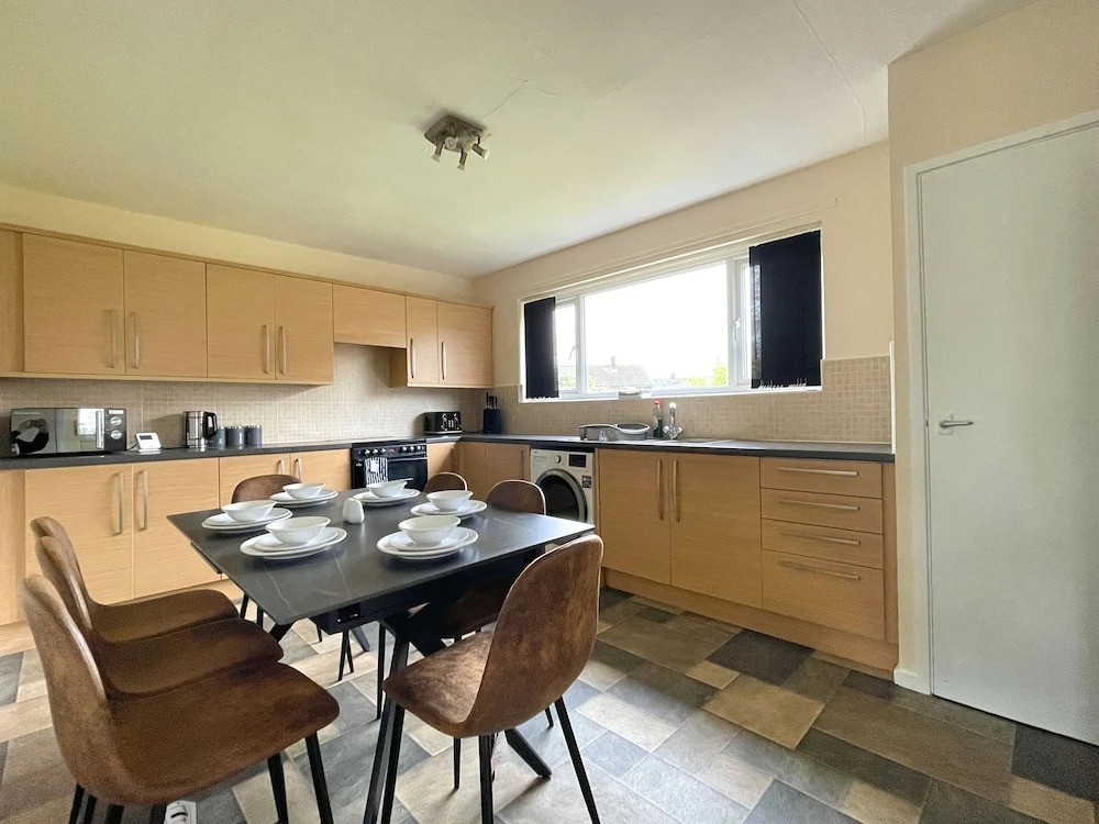 6 Person Spacious Home with Garden