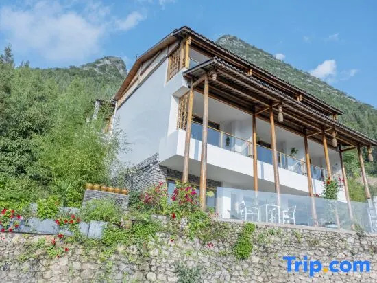 Xingyi Wanfenglin Ruhuazaoye Homestay (Baguatian Observation Deck)