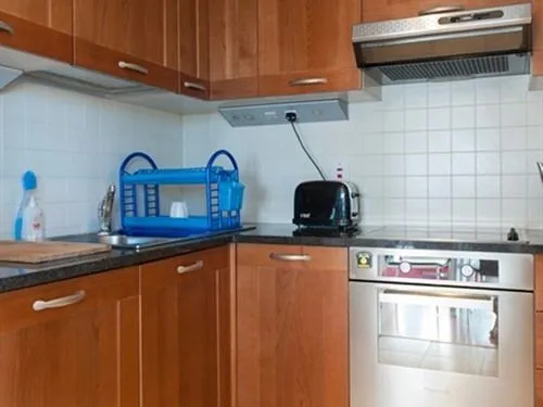 Sunny Apartment off Grand Canal Square Dublin 2
