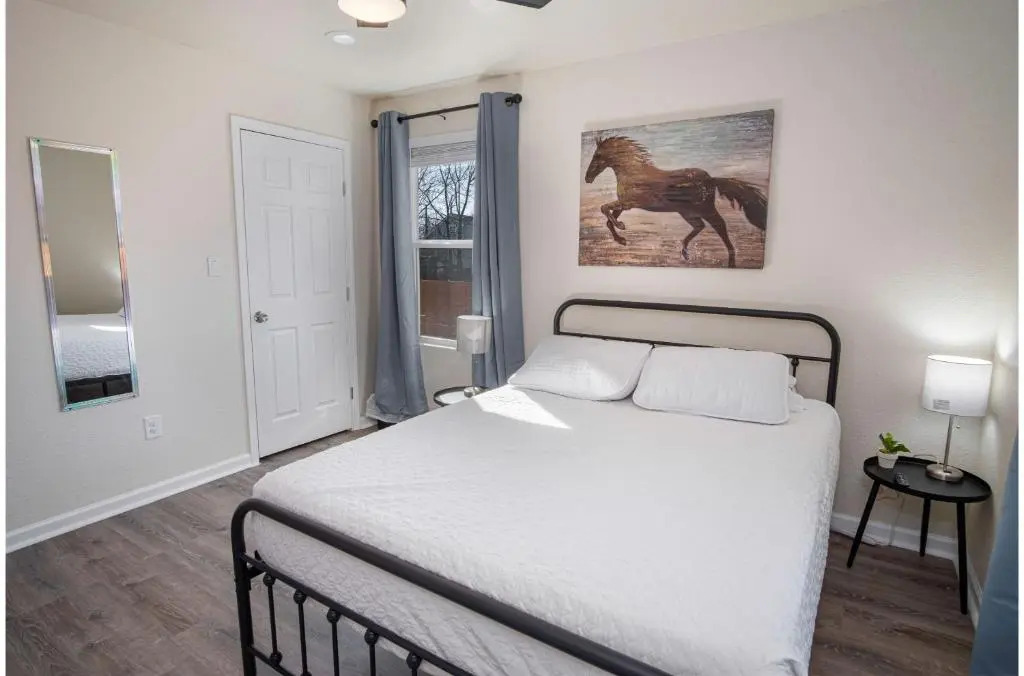 Adorable 2BR Guesthouse Close to Riverwalk and DT