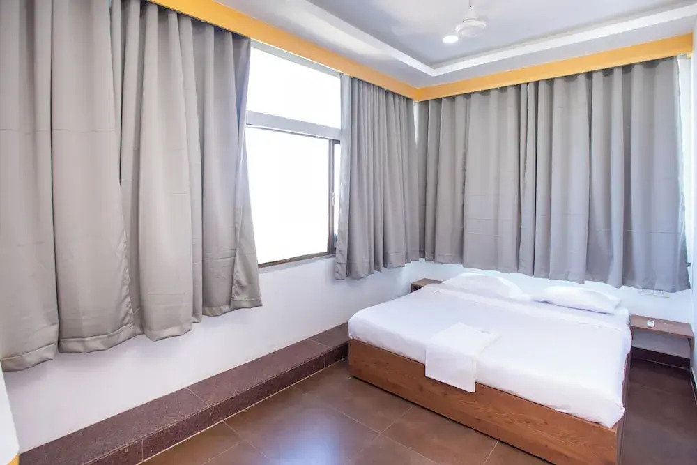 Stayz Inn near Marina Beach