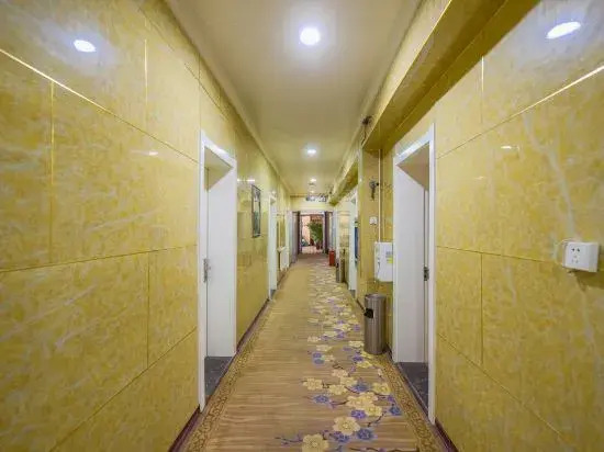 Thursday Hotel ( Shijiazhuang Railway Station Branch)