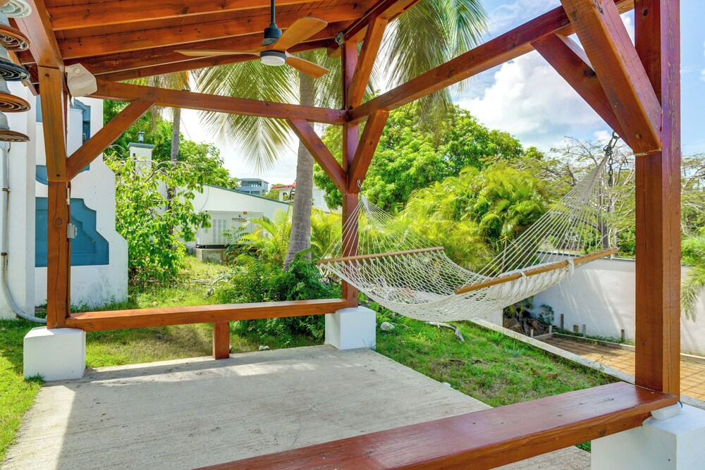 Walk to Playa La Chata! Casita w/ Pool Access