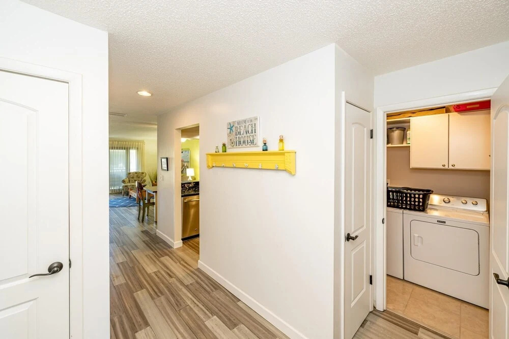 Seawinds 79 - Renovated 2 Bedroom Flat Upstairs Unit Lovely Lagoon View