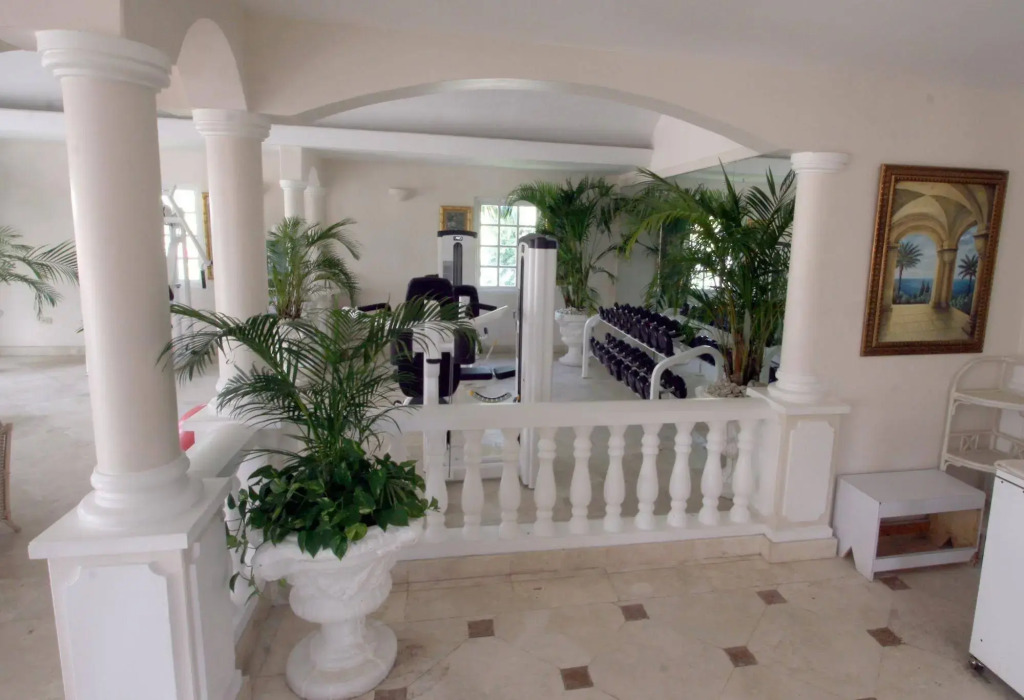 Coco Reef Resort & Spa