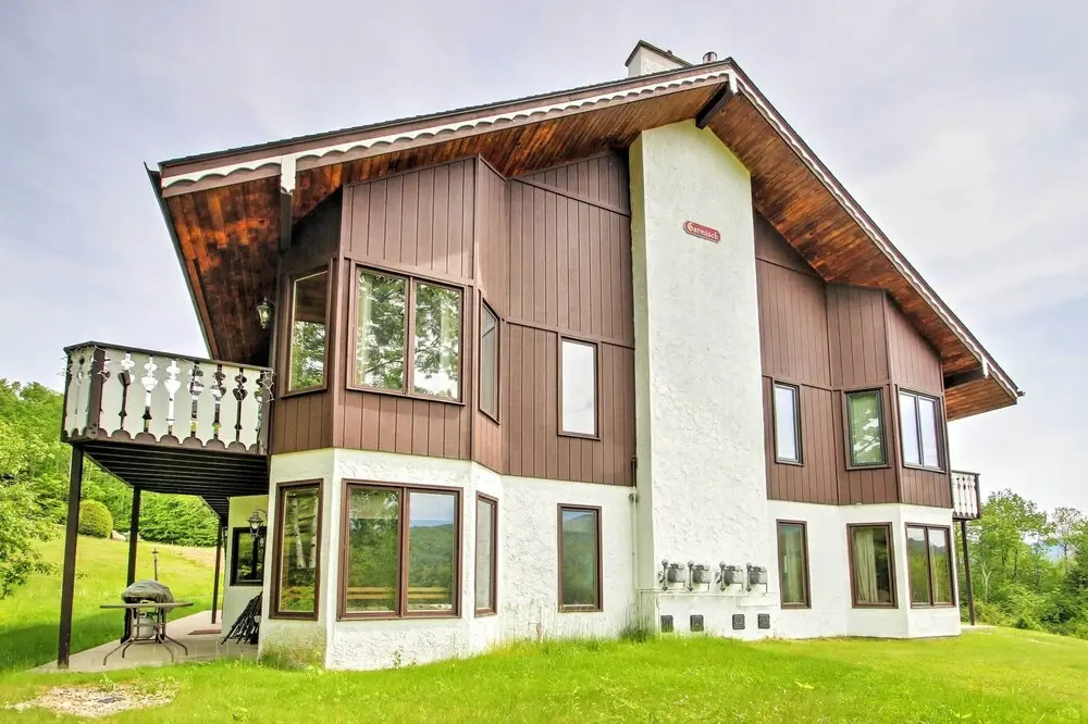 Scenic Bartlett Home w/ Deck - 1 Mi to Storyland!