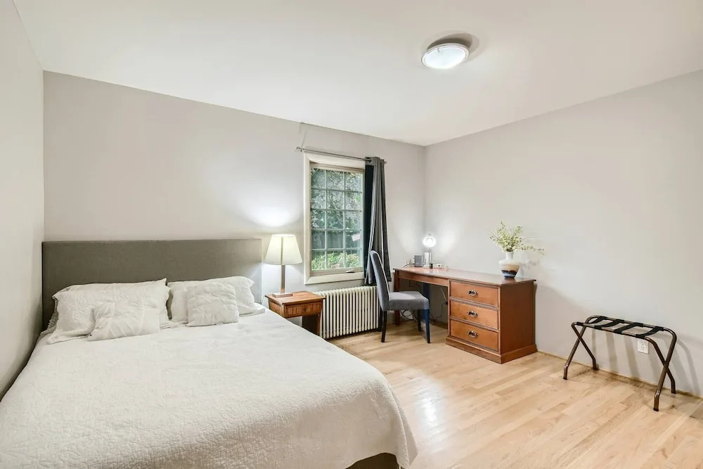 Charming Single Level 4 Bedrooms Gresham Home Near Pdx, Edgefield and Mt Hood