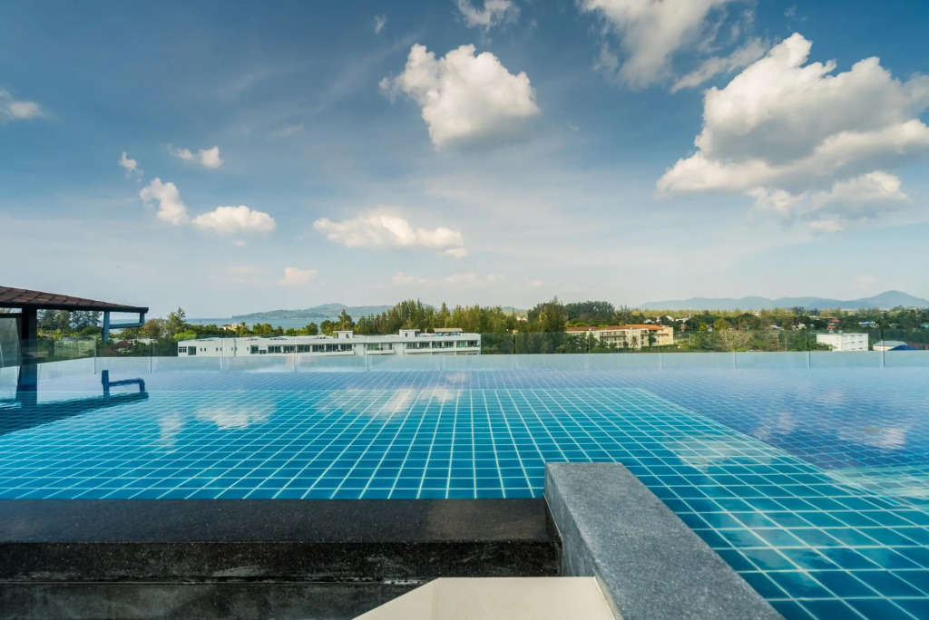 Pool access duplex in Surin condo for 4 people