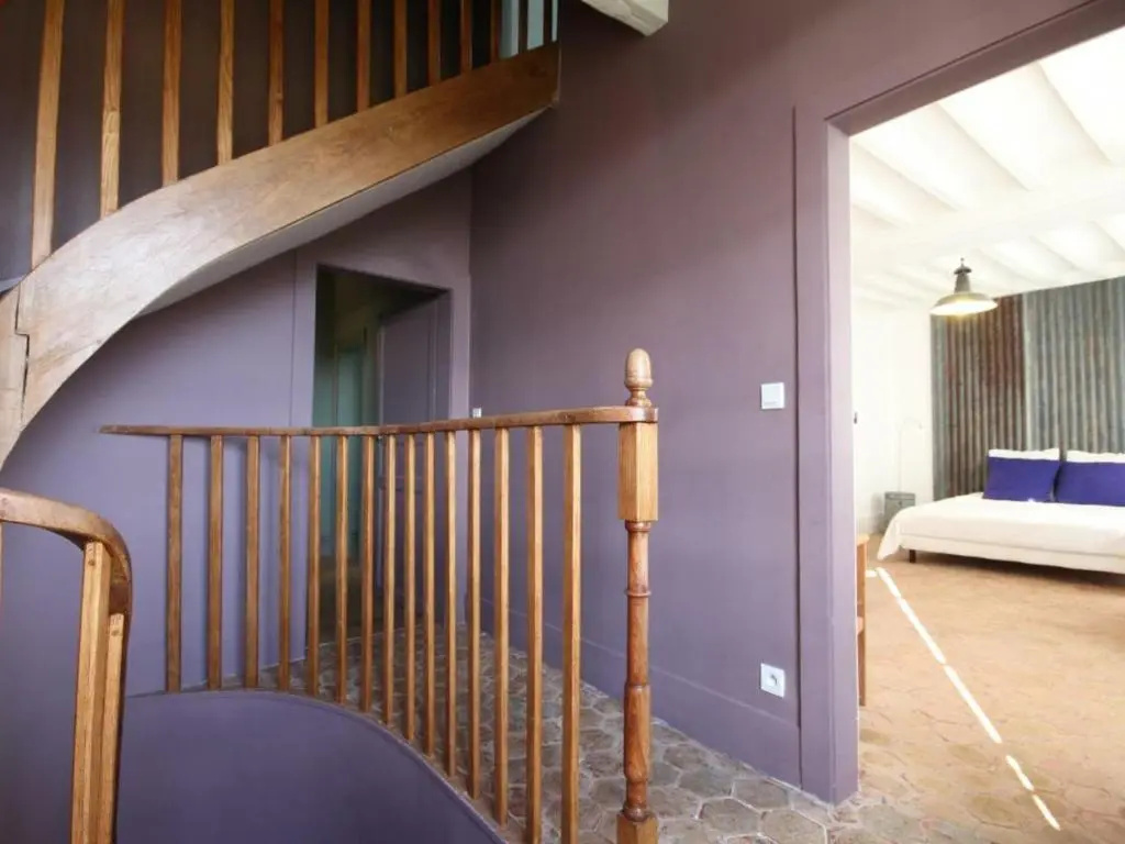 Maison Spacieuse avec Piscine Couverte et Wifi à Laleu - FR-1-497-46