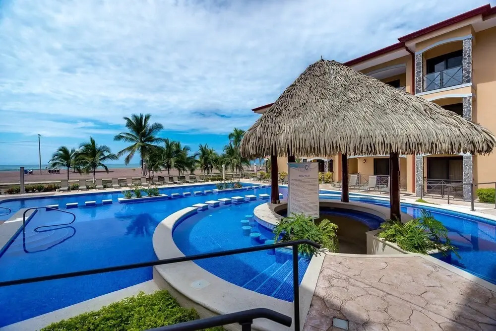 Perfect Oceanfront Retreat for Your Family
