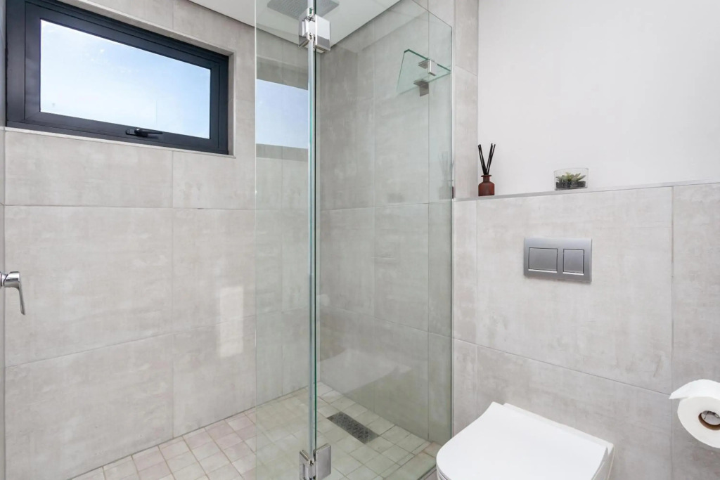 Luxury 16 on Bree Apartments