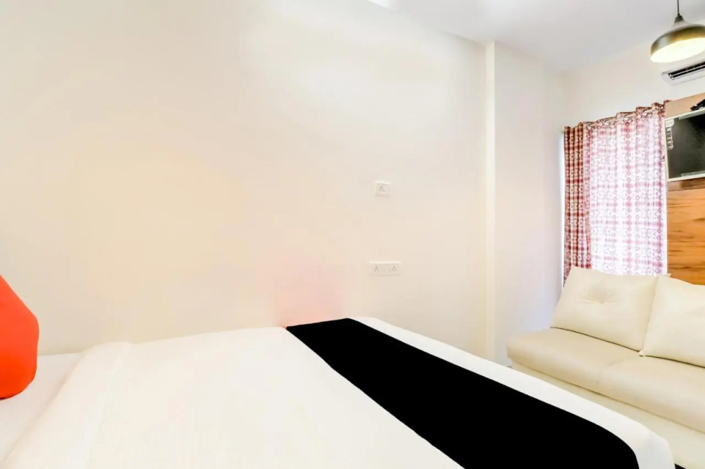 Hotel Crystal Inn