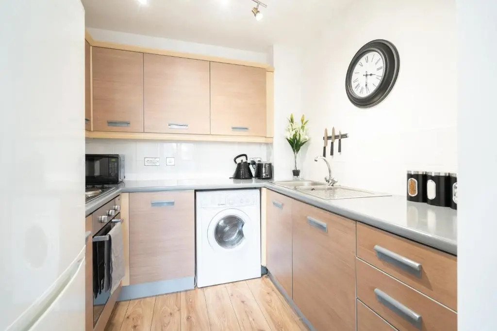 Modern Apartment- Birmingham- Broad Street & Brindley Place- 10 min walk from Bullring, 02 Arena, New Street Station & Grand Central