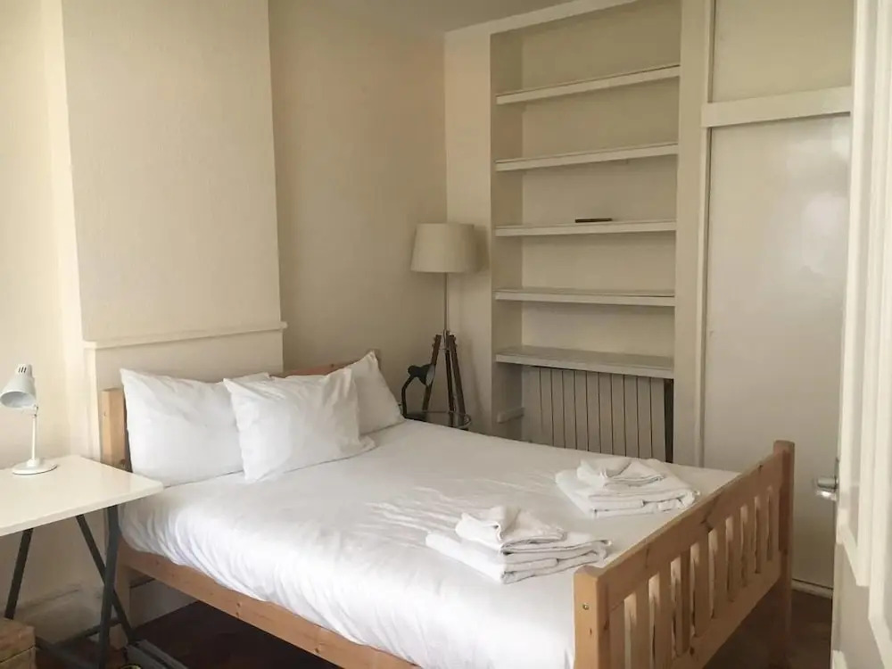 Airy 2 bed 2bath Flat Close to Oxford St!