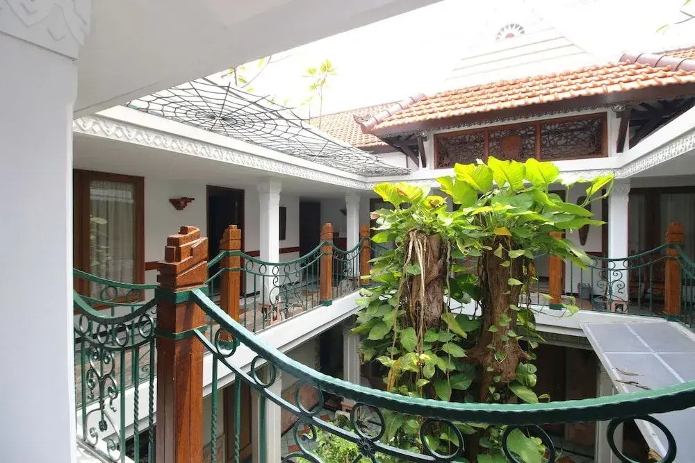 Airy Darmo Khairil Anwar 10 Surabaya