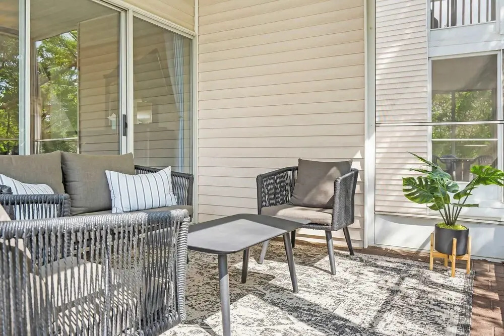 Tranquil Pondview Retreat - Balcony