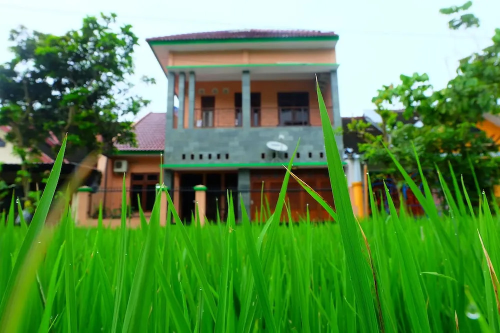 Simply Homy Guest House Uty Kronggahan