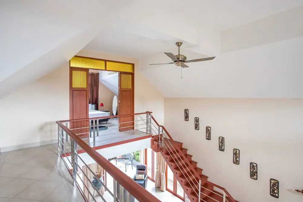 Beautiful 5BR Villa Felicity, Pool & Garden, near Naiharn