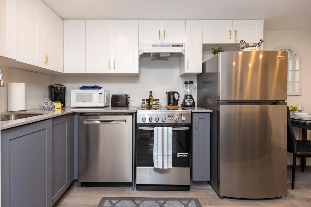 Prime Location - Upscale 1BR Apt With King Bed - Steps From Byward Market