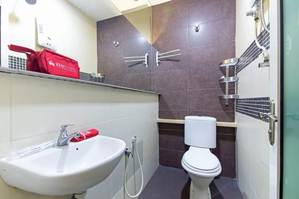 ZEN Rooms Norbu Hotel
