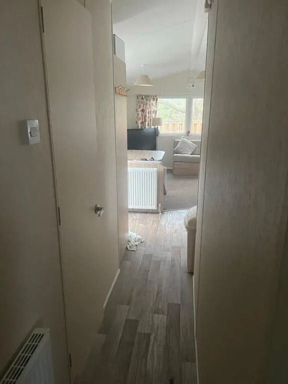 3 Bed Caravan - Sleeps 6 - Pets - 5 min to Beach