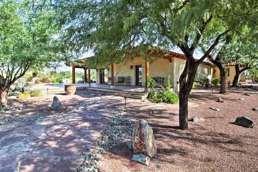 Luxe Tucson Vineyard Home w/ Views & Fire Pit