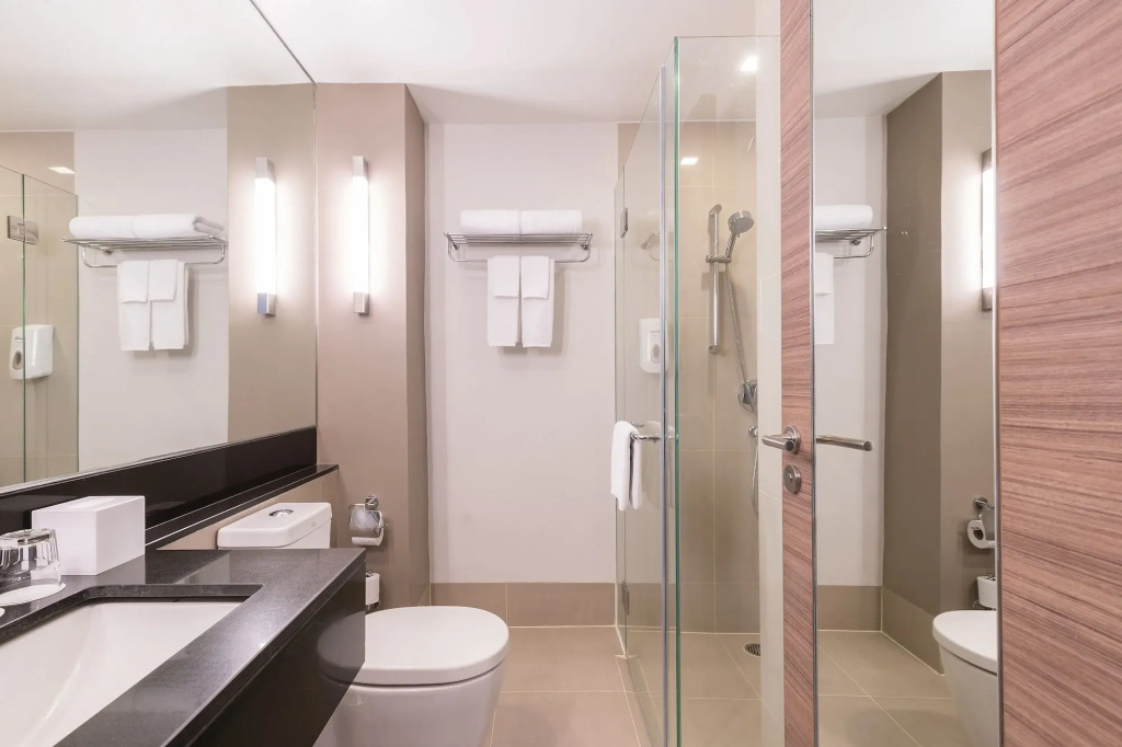 Отель Holiday Inn Express Bangkok Sathorn