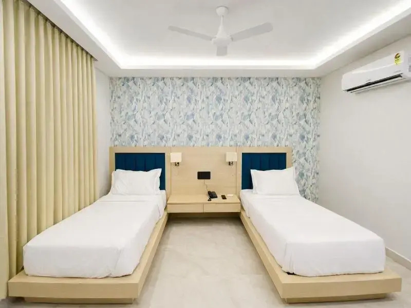 Hotel Holiday Grand Near Expo Mart