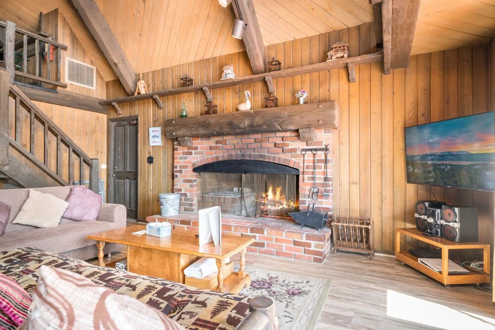 Alpine Lakefront - Lakefront Cabin And All The Amenities Really Fun From The Pool Table And Spa 3 Bedroom Home