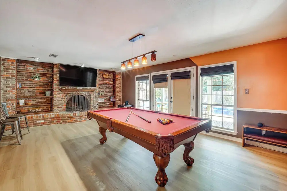 2 Mi to Gulfport Beaches: Poolside Paradise!
