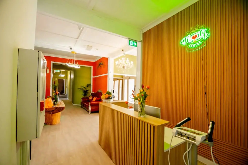 Hearty Center Motel
