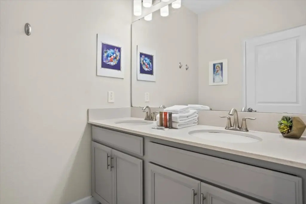 5 Bd 4 Ba Paradise Palms 8869 Cp