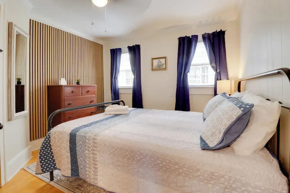 Steps to Downtown! Family Home in Historic Edenton