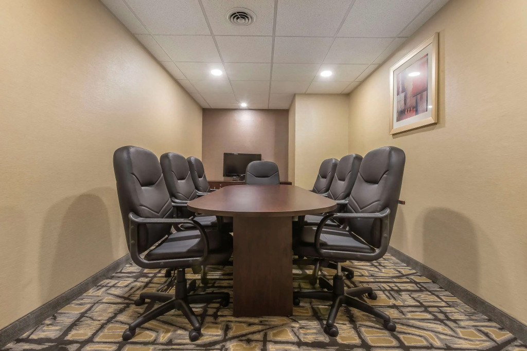 Quality Inn & Suites Windsor - Downtown