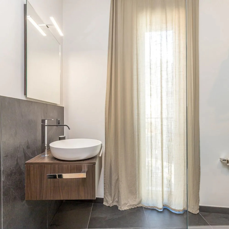 Icon H 307 Suite Micro-living