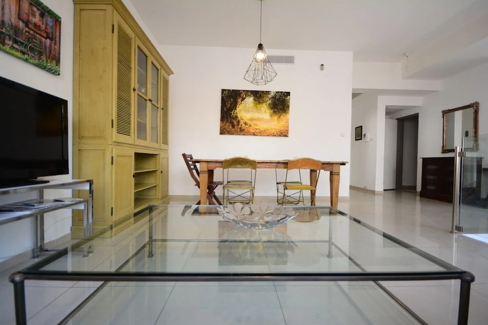 Superior and Spacious Duplex in the Kerem