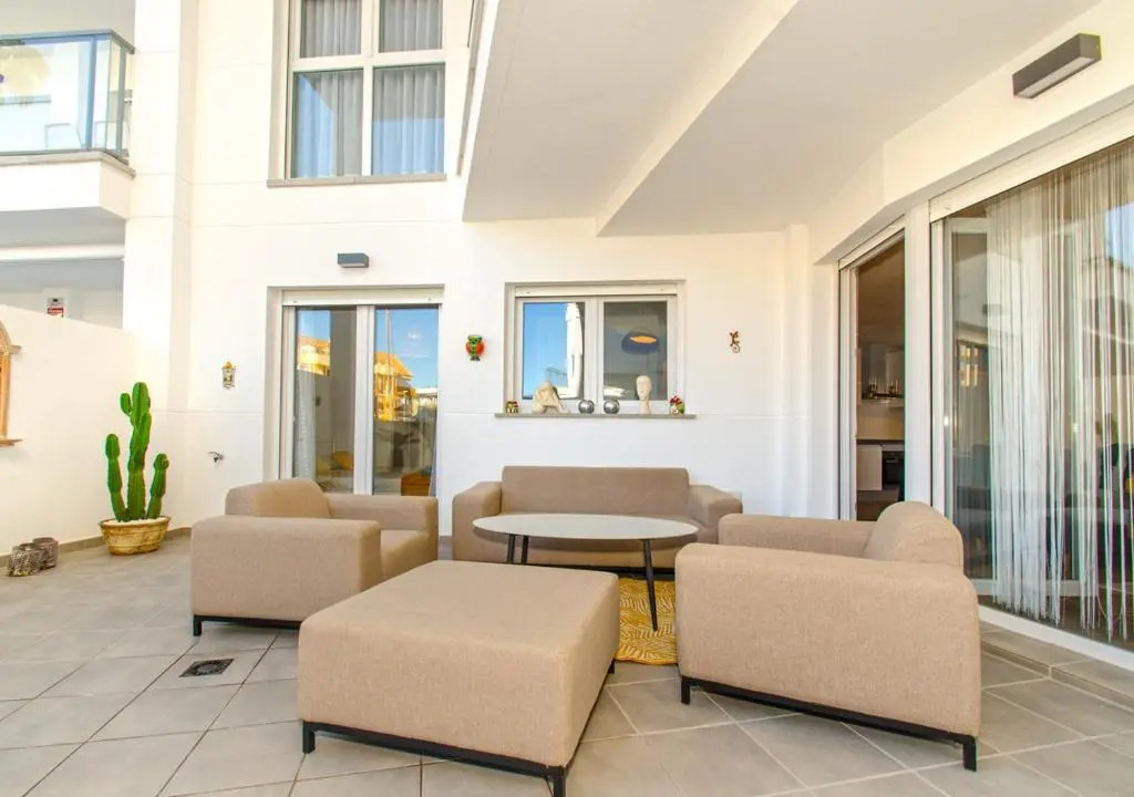 Apartamento Victoria Playa III con una gran terraza