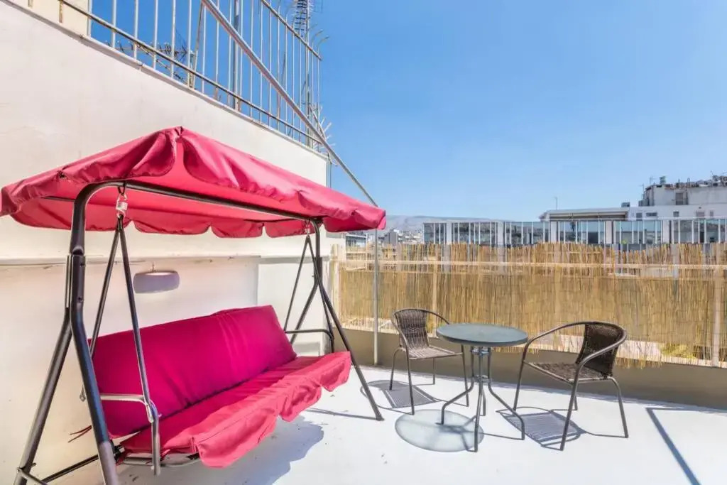Penthouse with big terrace 2 mins from the metro