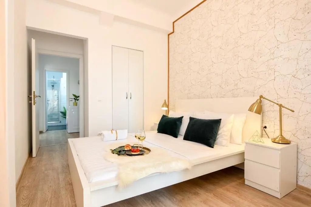 GOLDEN TOUCHES - Elegant - Armeneasca Central Apt