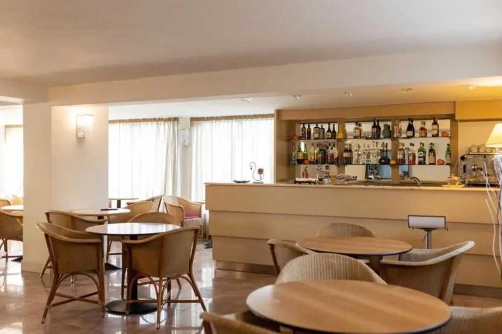 HOTEL AMBRA - Fronte Mare - Vicinissimi al Centro