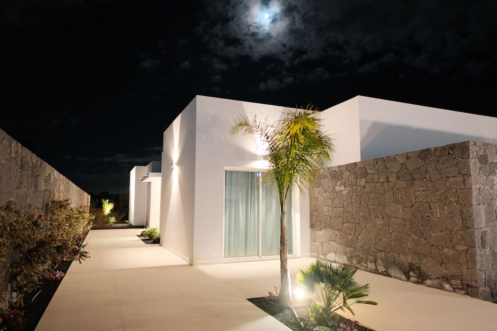 Villa Ainé Luxury Villa, Sea Views, Heated pool