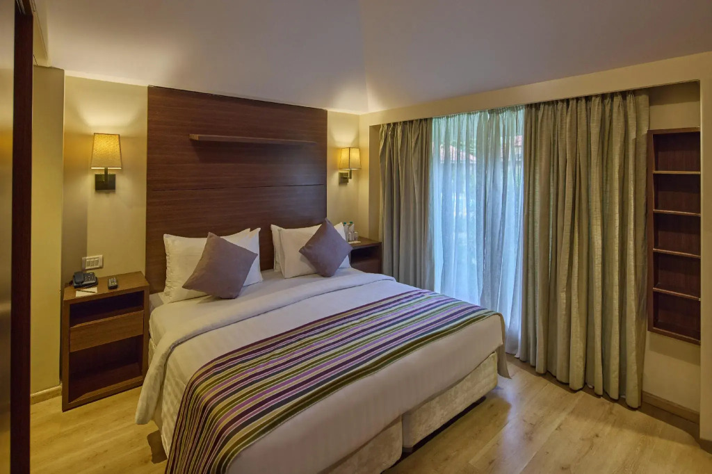 Confident Amoon - The Glamour Spa and Resort