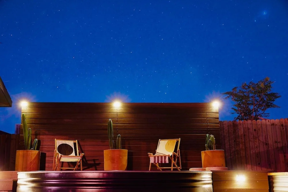 Live Centered with Hot Tub, Fire Pit In Joshua Tree home