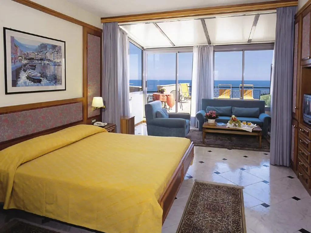 Hotel Bellevue Et Mediterranée