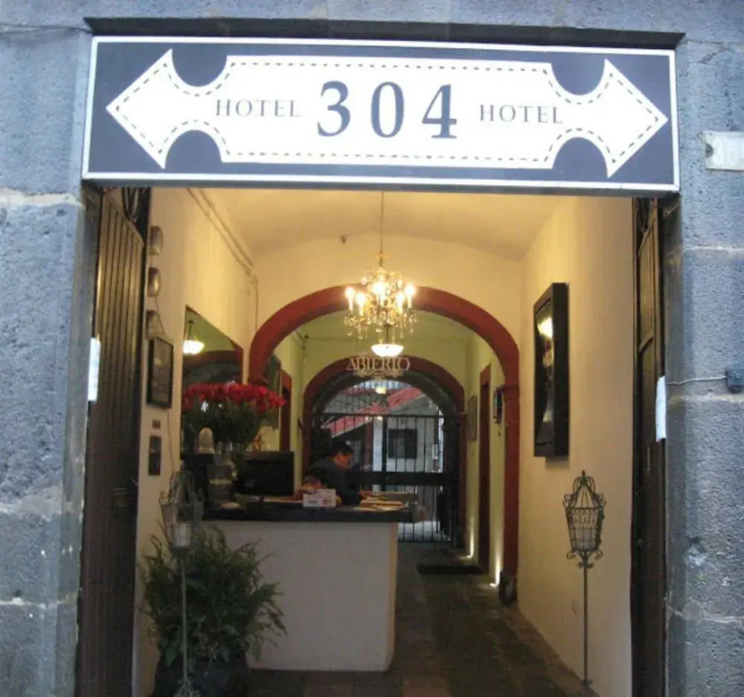 Hotel 304